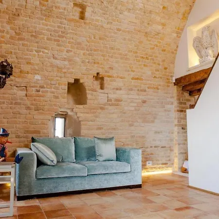 Дом отдыха Medieval Tower With Views Of Sibillini Mountains *