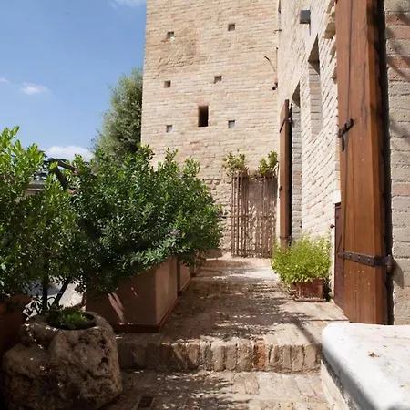 Medieval Tower With Views Of Sibillini Mountains * Magliano di Tenna